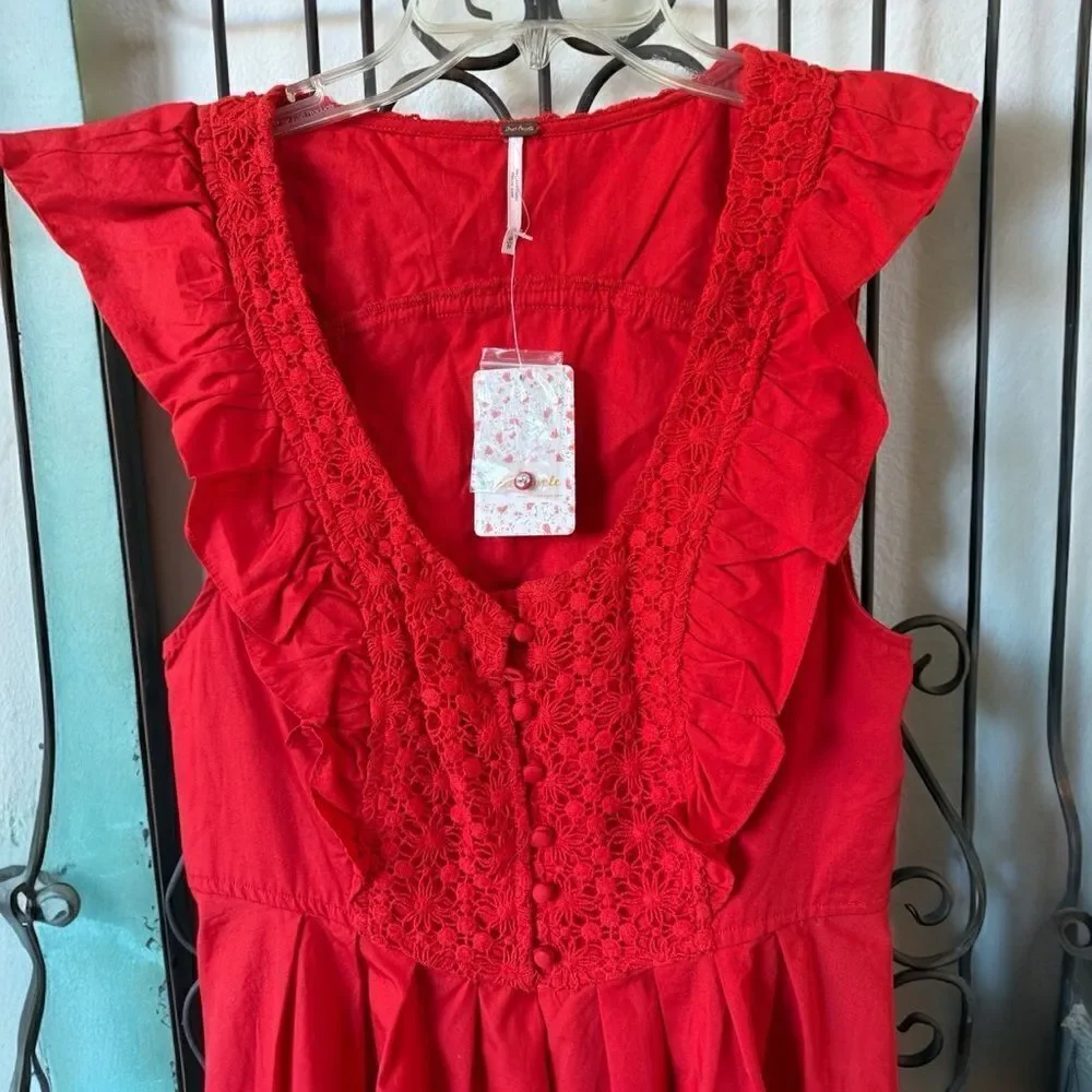 Free People all cotton mini dress in red! Beautifully whimsical side pockets Med